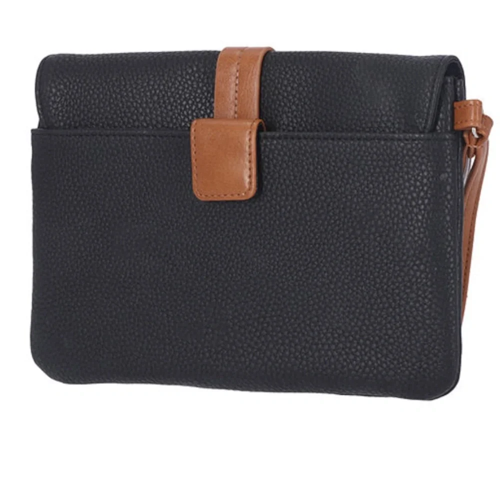 Mundi Girls Night Out Wristlet in Black